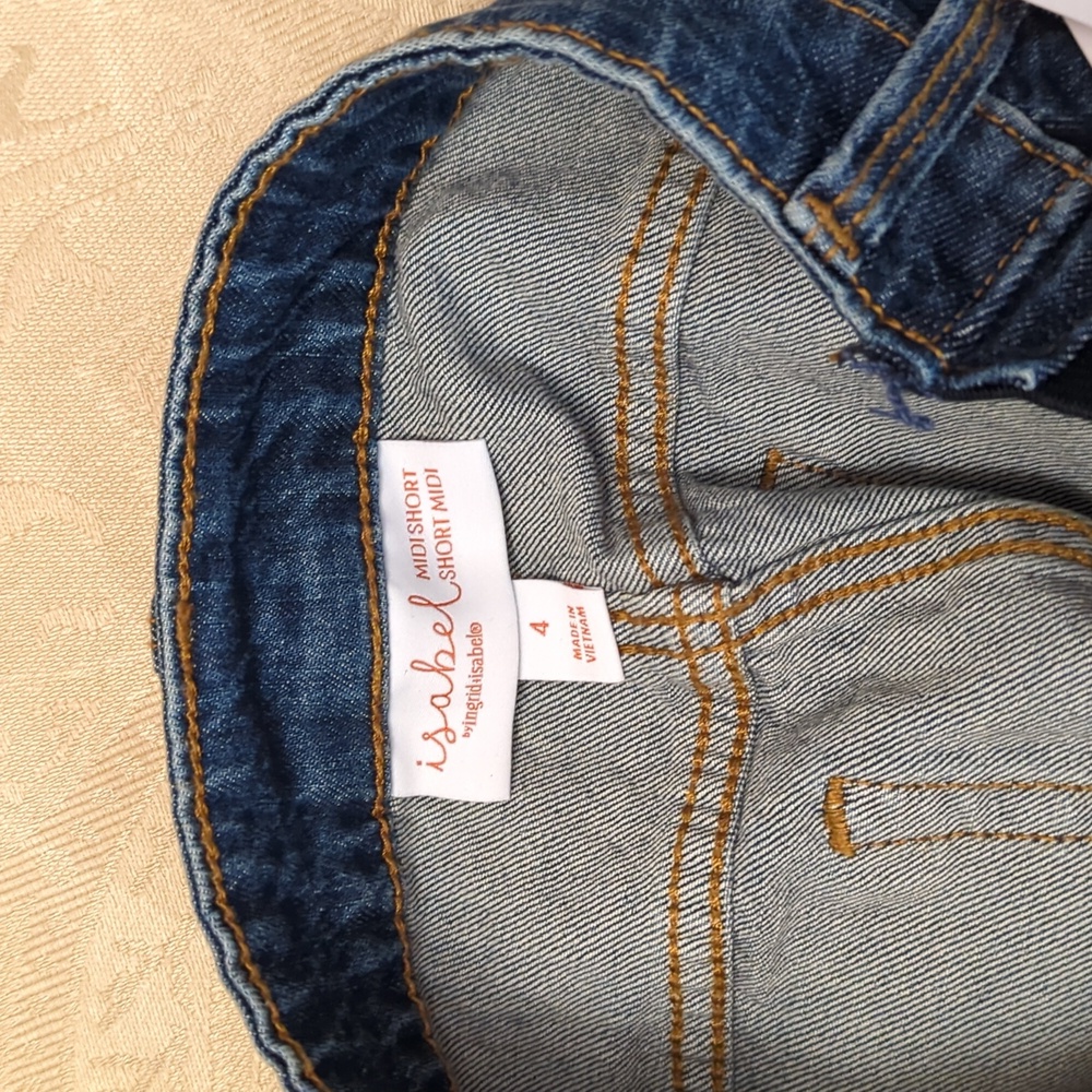 New with tags. Maternity Isabel Blue Jean Shorts size 4. Make an Offer! - Picture 4 of 6